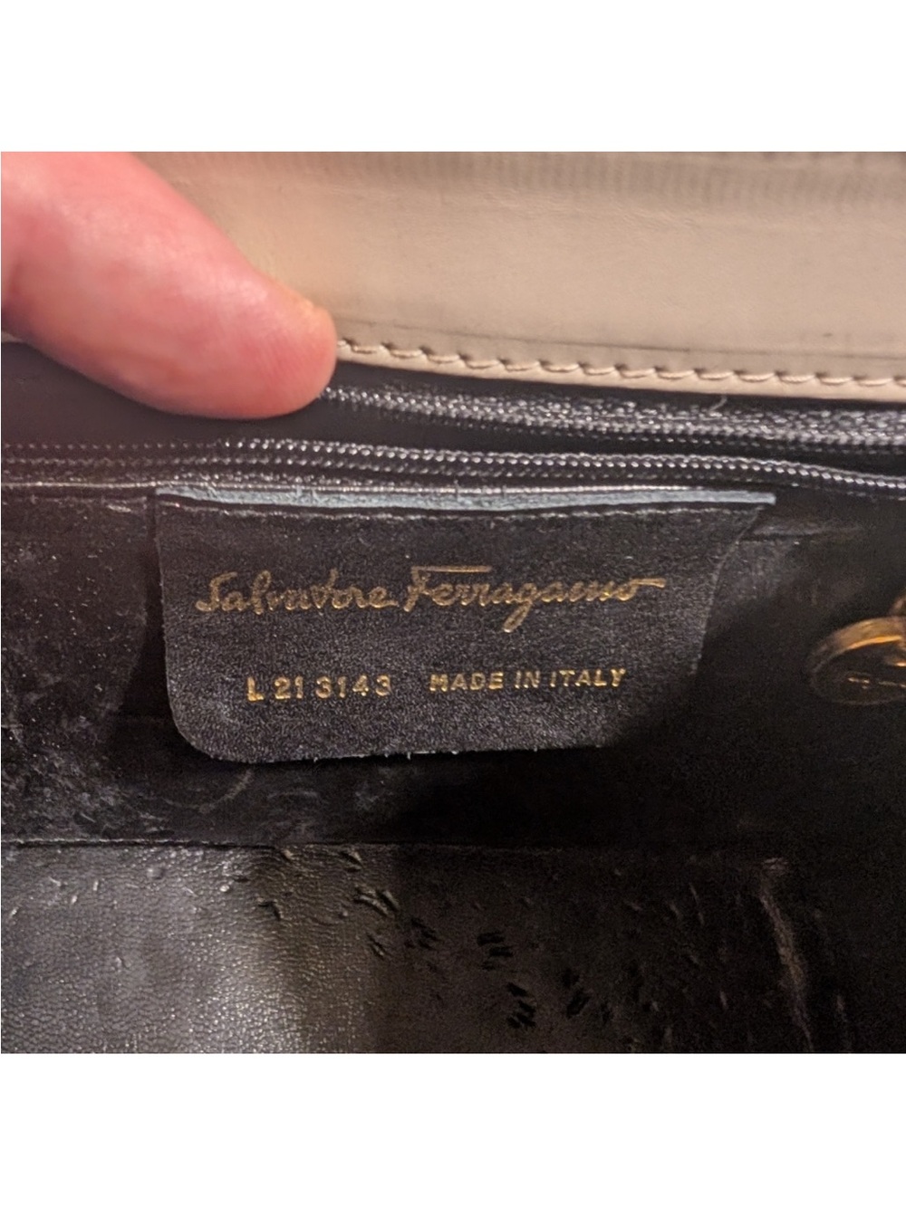SALVATORE FERRAGAMO Vintage Leather Shoulder Bag Authentic - Picture 3 of 5